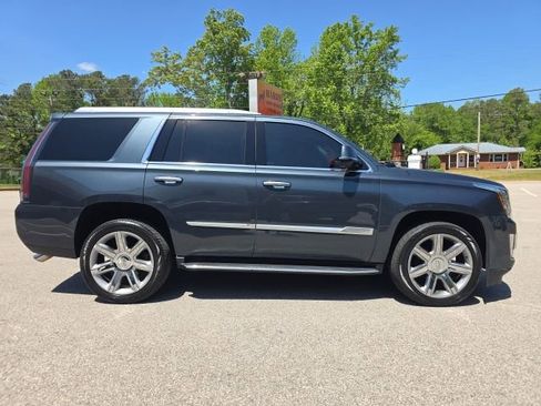 Used 2019 Cadillac Escalade Luxury AWD/4WD image 6