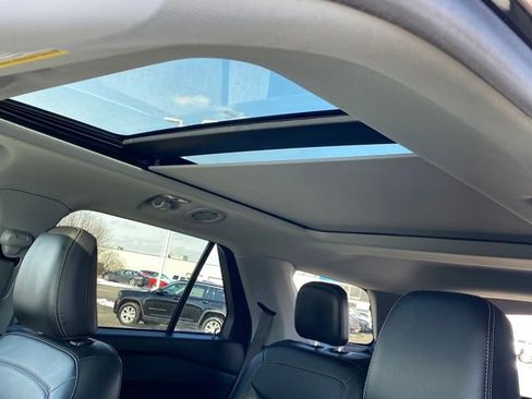 Used 2023 Ford Explorer XLT image 15