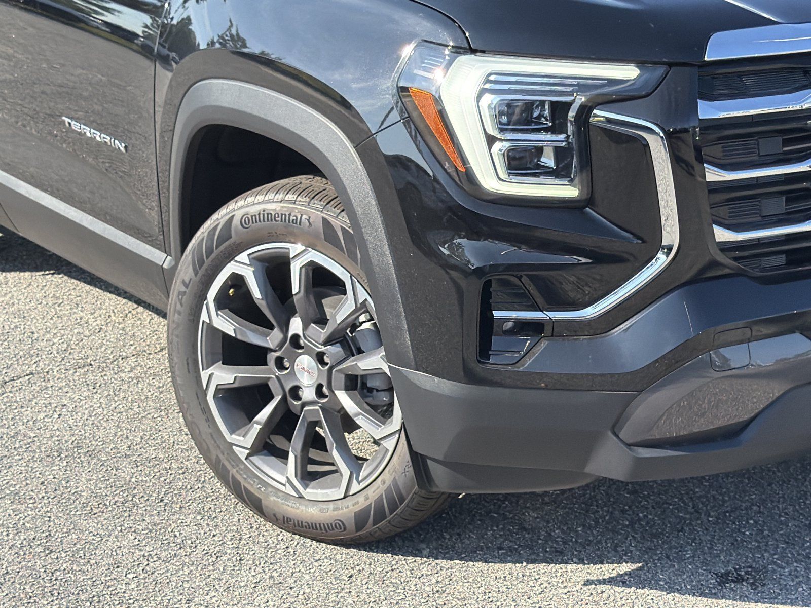 New 2027 GMC Terrain Elevation w/ Elevation Premium Package FWD image 3