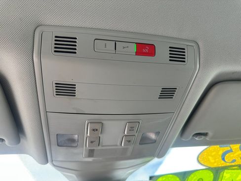 Used 2025 Volkswagen Jetta SE FWD image 19
