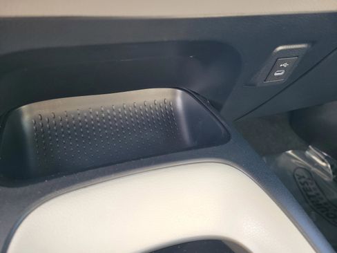 Used 2025 Toyota Corolla LE w/ Convenience Package image 29