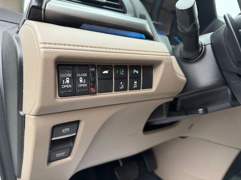 Used 2018 Honda Odyssey Elite image 18