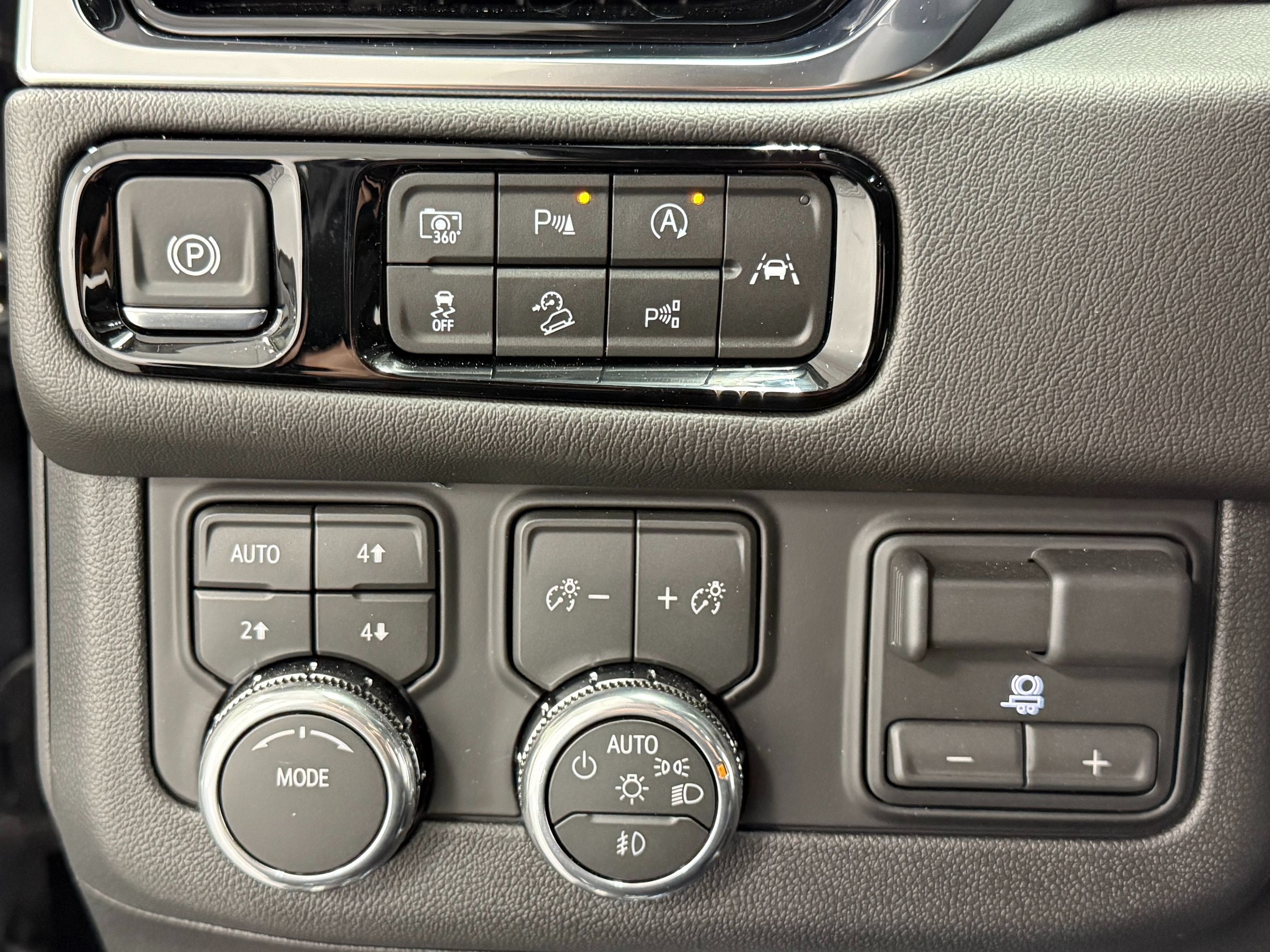 Used 2026 GMC Yukon XL Denali w/ Advanced Technology Package AWD/4WD image 28