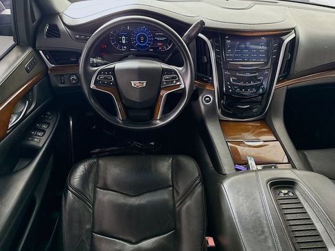 Used 2018 Cadillac Escalade Luxury image 17
