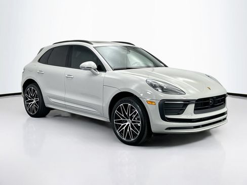 Used 2026 Porsche Macan AWD/4WD image 9