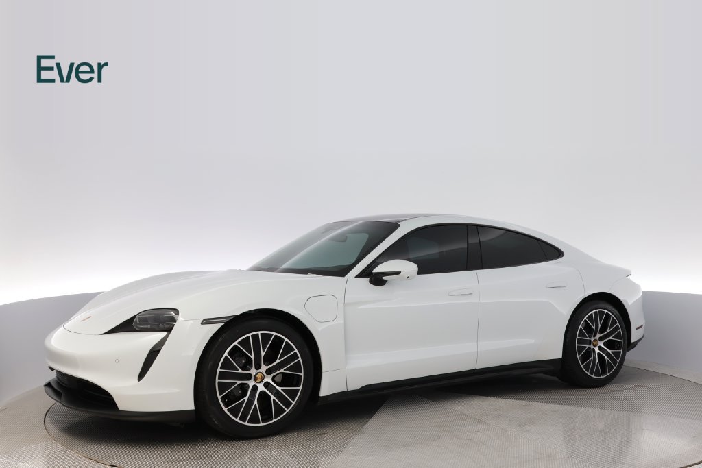 Used 2022 Porsche Taycan RWD image 18