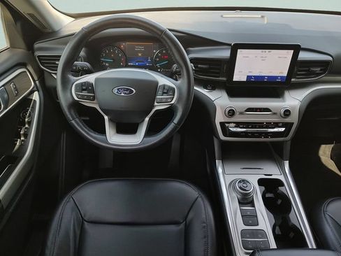 Used 2020 Ford Explorer XLT w/ Equipment Group 202A RWD image 10