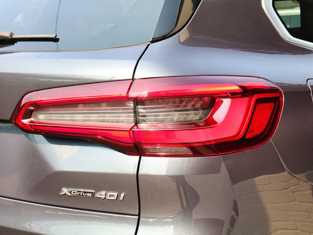 Used 2020 BMW X5 xDrive40i w/ Executive Package AWD/4WD image 13