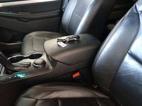 Used 2016 Ford Explorer XLT w/ Equipment Group 202A image 25