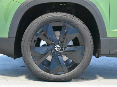 New 2026 Volkswagen Taos SE FWD image 19
