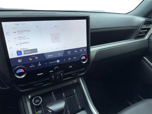 Used 2025 Lexus GX 550 w/ Accessory Package (2T) image 23