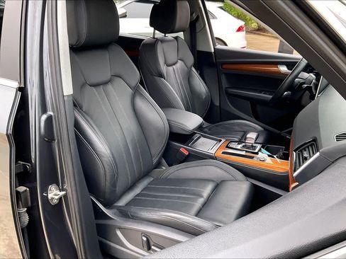 Used 2021 Audi Q5 Premium Plus image 9