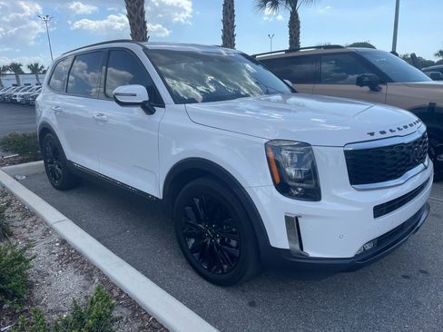 Certified 2022 Kia Telluride SX w/ Towing Package image 3