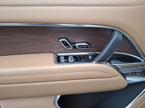 Certified 2025 Land Rover Range Rover SE AWD/4WD image 18
