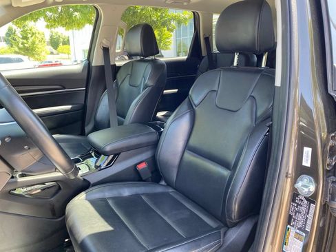 Used 2025 Kia Telluride S AWD/4WD image 22