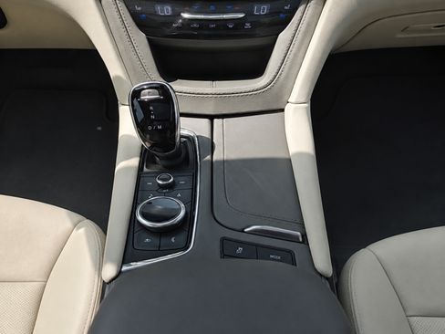 Used 2022 Cadillac XT5 Premium Luxury FWD image 9