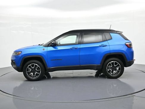 Used 2025 Jeep Compass Trailhawk AWD/4WD image 9