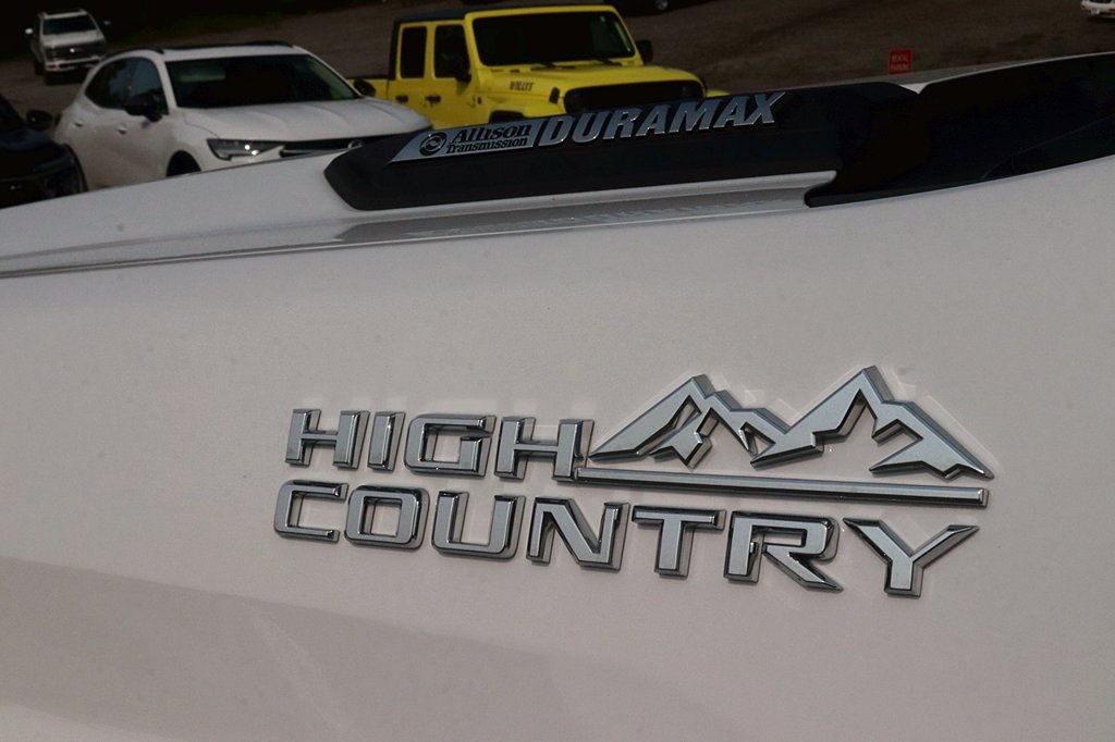 Used 2024 Chevrolet Silverado 2500 High Country w/ Technology Package AWD/4WD image 11