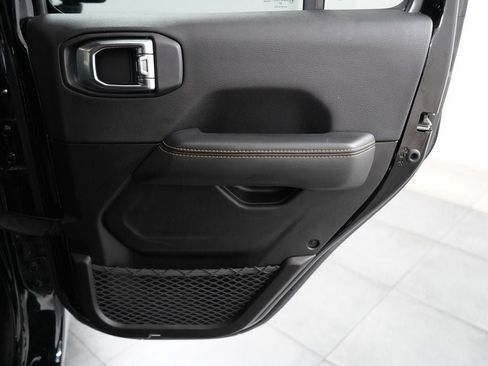 Used 2025 Jeep Wrangler Unlimited Sahara w/ Safety Group AWD/4WD image 19