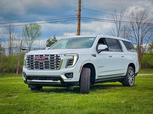 New 2026 GMC Yukon XL Denali w/ Denali Reserve Package AWD/4WD image 7