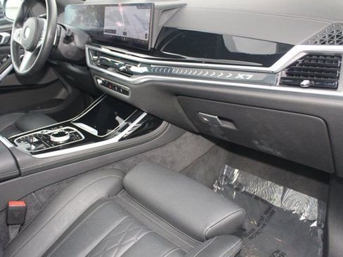 Used 2025 BMW X7 xDrive40i w/ Executive Package image 30