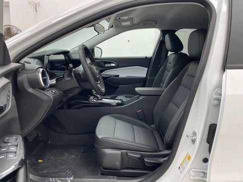 New 2026 Chevrolet Trax LT w/ Driver Confidence Package FWD image 8