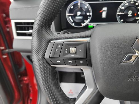 Used 2023 Mitsubishi Outlander SE image 24