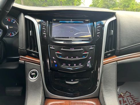 Used 2019 Cadillac Escalade ESV 2WD image 23