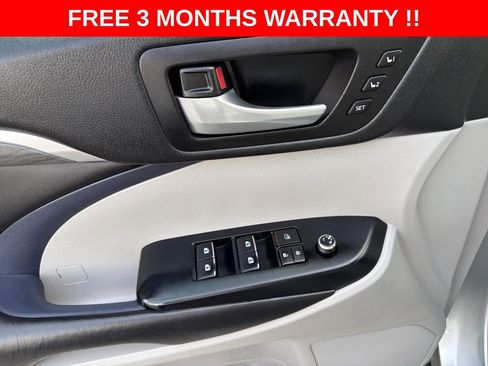 Used 2018 Toyota Highlander Limited image 12