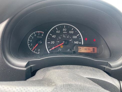 Used 2014 Nissan Versa S FWD image 7