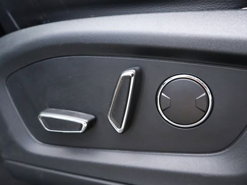 Used 2020 Ford Explorer Limited RWD image 11