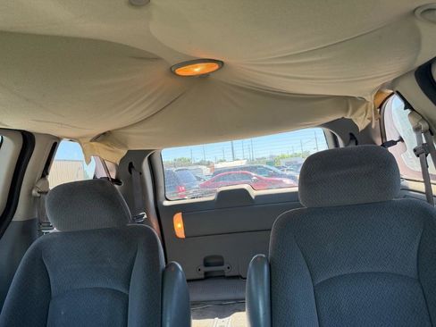 Used 2006 Dodge Caravan SXT w/ Popular Equipment Group I FWD image 16