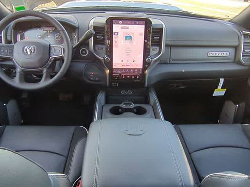 New 2026 RAM 2500 Laramie AWD/4WD image 15