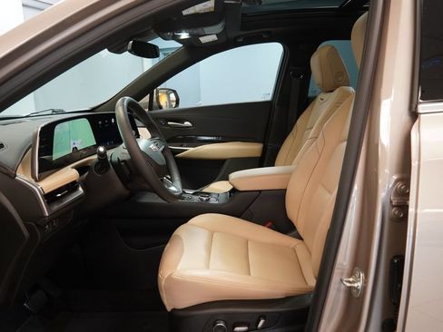 Used 2024 Cadillac XT4 Premium Luxury w/ Cold Weather Package AWD/4WD image 6