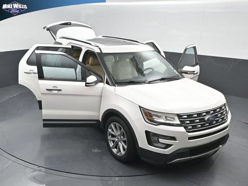 Used 2017 Ford Explorer Limited FWD image 25