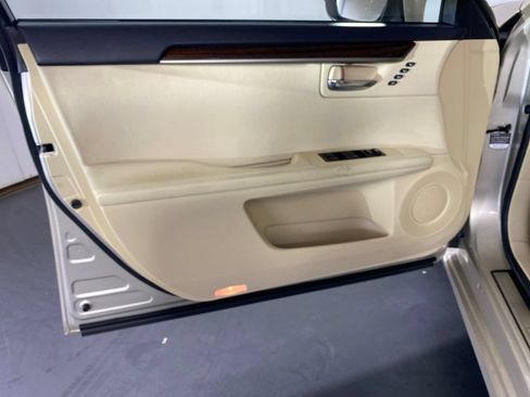Used 2014 Lexus ES 350 w/ Luxury Package FWD image 24
