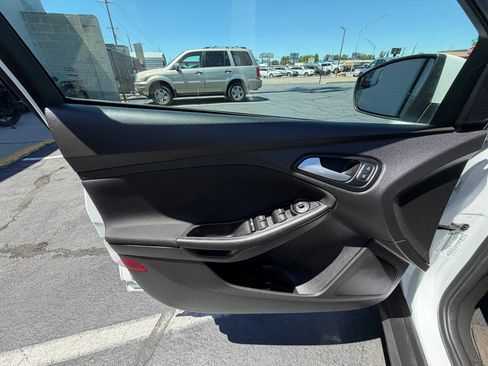 Used 2016 Ford Focus SE FWD image 11