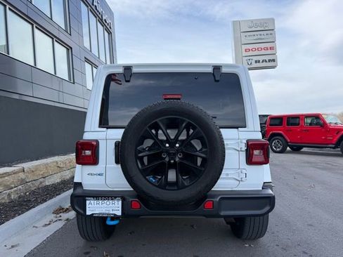 Used 2023 Jeep Wrangler Unlimited Sahara w/ Dual Top Group AWD/4WD image 4