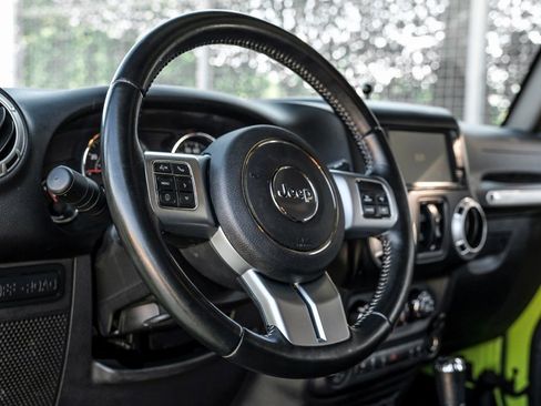 Used 2017 Jeep Wrangler Unlimited Rubicon image 16