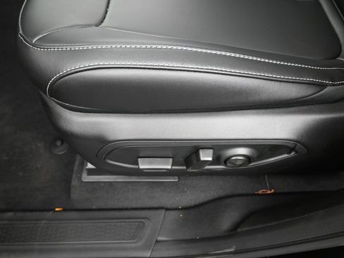 New 2025 Jeep Grand Cherokee L Limited w/ Black Appearance Package image 15