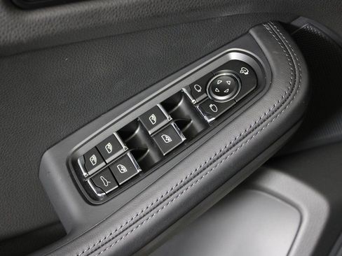 Certified 2026 Porsche Macan image 15