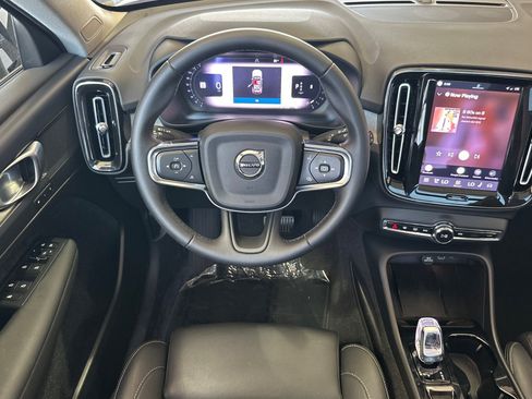 Certified 2025 Volvo XC40 B5 Plus AWD/4WD image 17