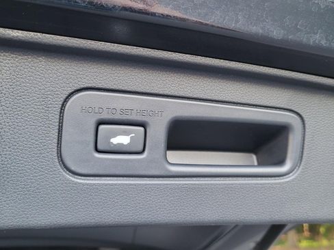 Used 2025 Honda Pilot Elite image 5