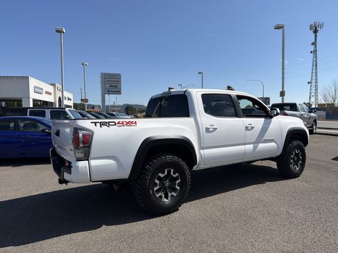 Used 2020 Toyota Tacoma TRD Off-Road w/ Technology Package AWD/4WD image 6