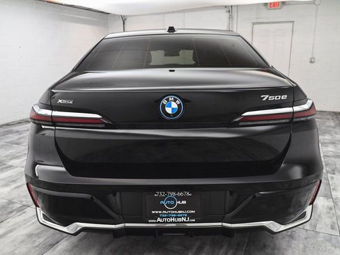 Used 2024 BMW 750e xDrive w/ Premium Package AWD/4WD image 5