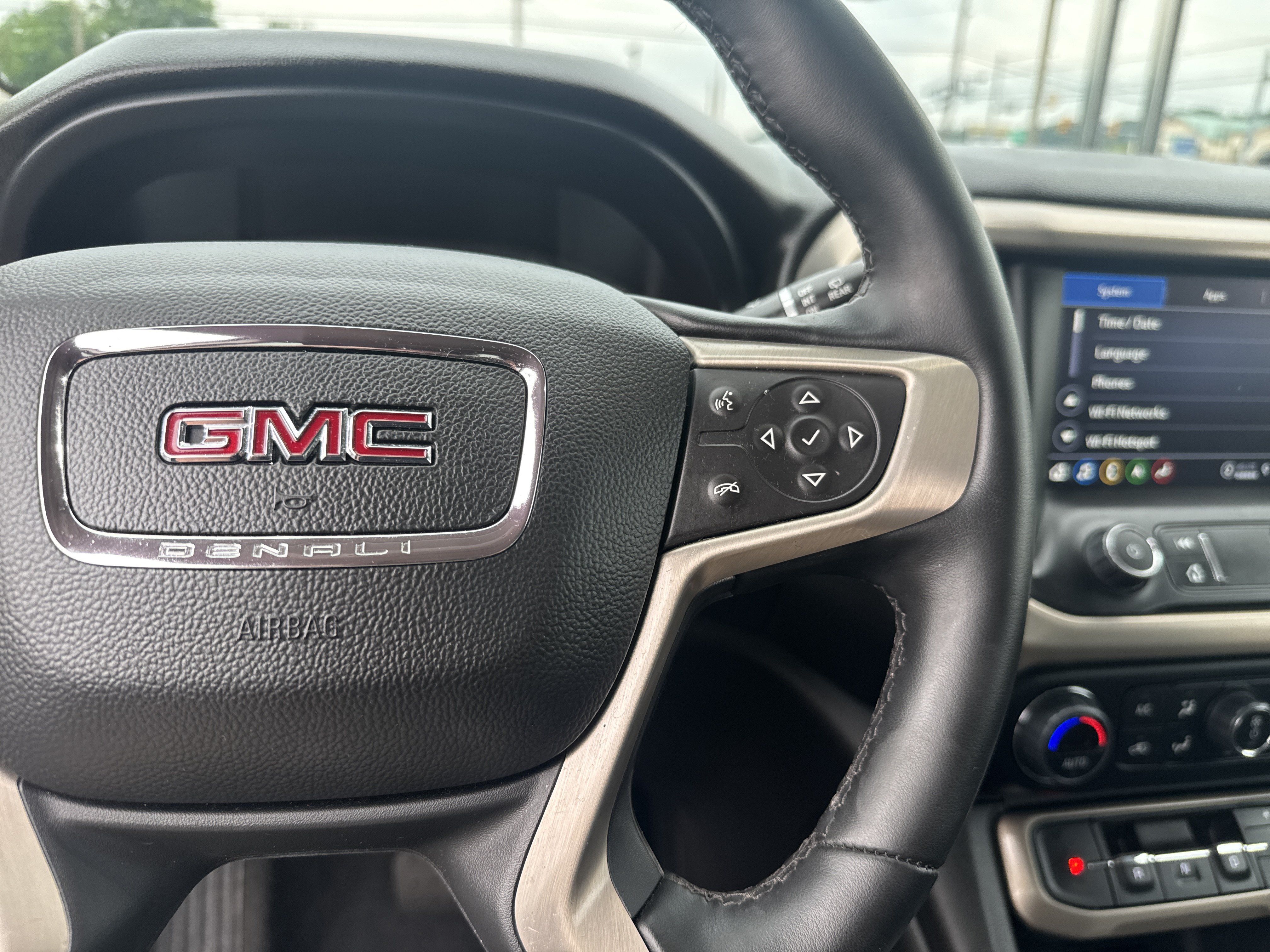 Used 2023 GMC Acadia Denali w/ Denali Ultimate Package AWD/4WD image 20