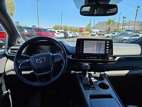 Used 2021 Toyota Sienna XSE w/ XSE Plus Package FWD image 13