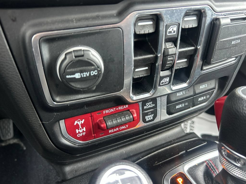 Used 2023 Jeep Wrangler Unlimited Rubicon w/ Cold Weather Group AWD/4WD image 9