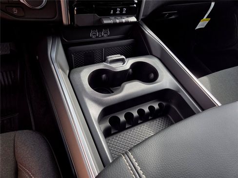 New 2026 RAM 1500 Big Horn AWD/4WD image 13