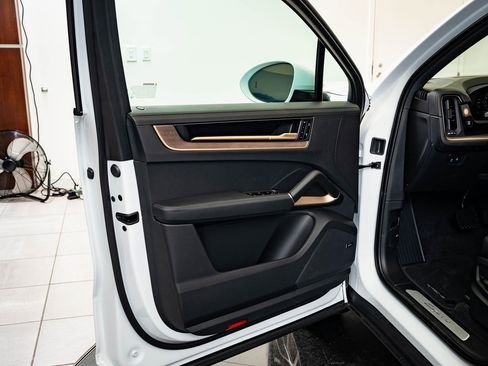 New 2026 Porsche Cayenne E-Hybrid image 27